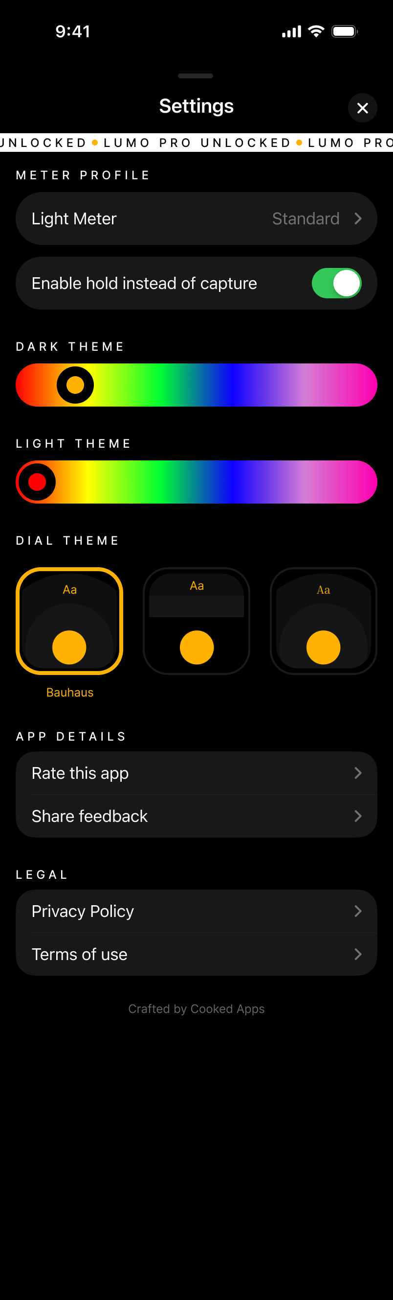 Lumo's settings screen for choosing a light and dark accent colour and a Bauhaus, Neo or Serif dial style